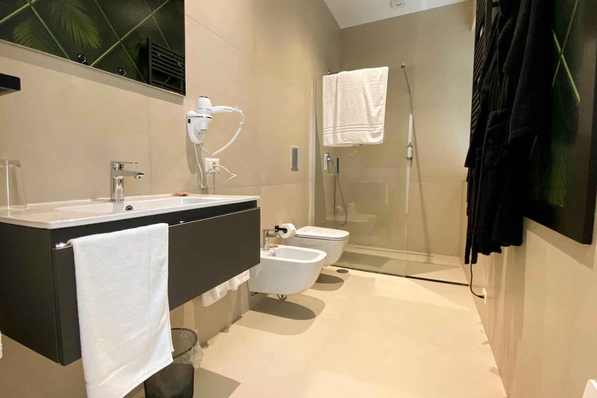 Monumental Luxury Rooms Caserta Exterior photo