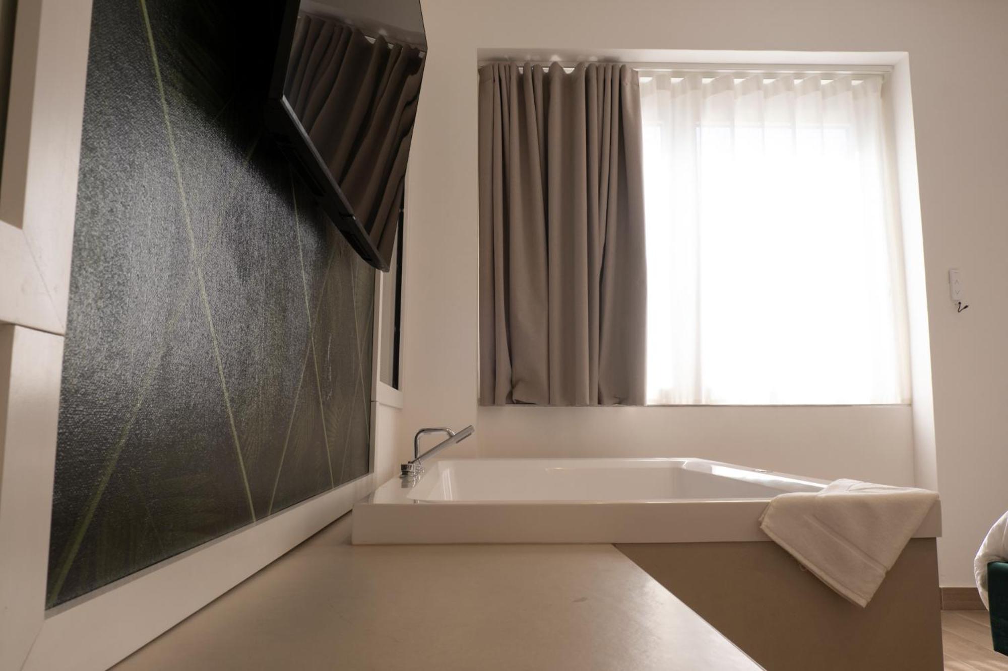 Monumental Luxury Rooms Caserta Exterior photo